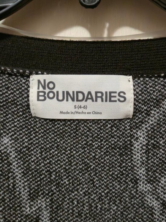 No Boundaries Black Sweater Cardigan Skulls and Stars Sz S - Picture 4 of 4